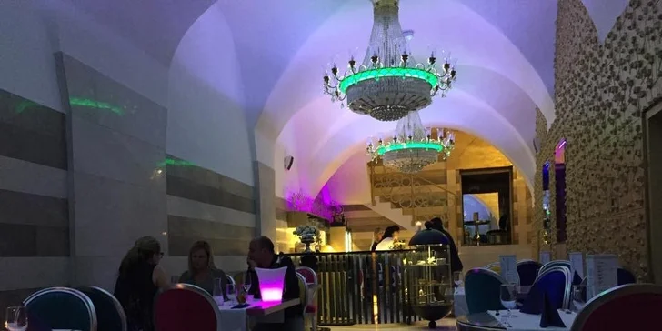 Mix grill a libanonské speciality pro dva v restauraci Noor
