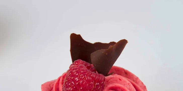 Oslaďte si den: 6 lehkých minicheesecaků s ovocným mousse