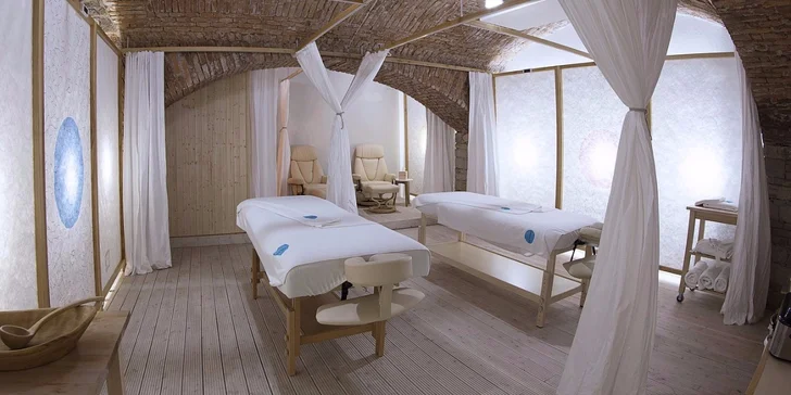 Hodina ve wellness centru pro dva: Masáže, sauna a welcome drink