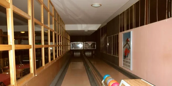 Bowlingový turnaj pro partu přátel: Striky, spary, žlábky a prima zábava