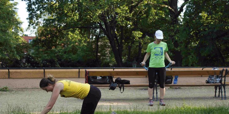 Tréninky na trávě – zacvičte si v přírodě s trénerem