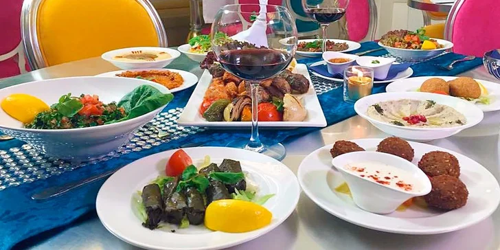 Mix grill a libanonské speciality pro dva v restauraci Noor