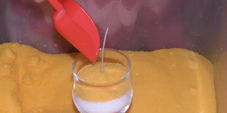 Letní výroba svíček s éterickým olejem citronella