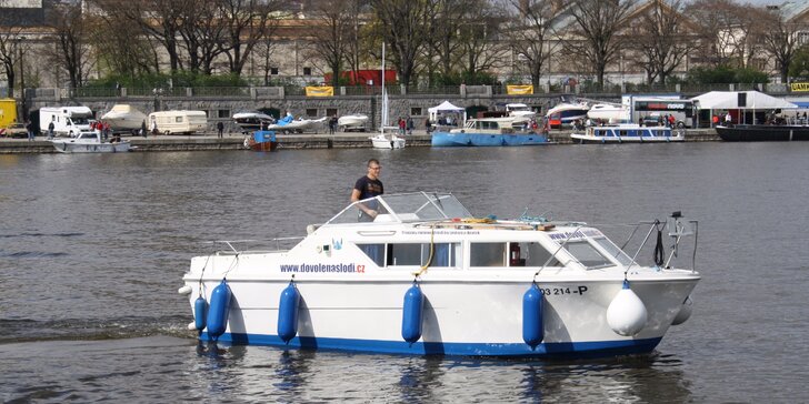 Unikátní výletní plavba po Vltavě: Vaše může být jedno místo i celá loď