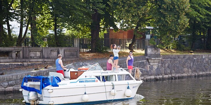 Unikátní výletní plavba po Vltavě: Vaše může být jedno místo i celá loď