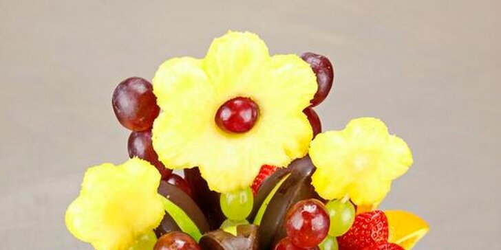 Pugétům růží odzvonilo - ovocné kytice z Golden Pacific Café