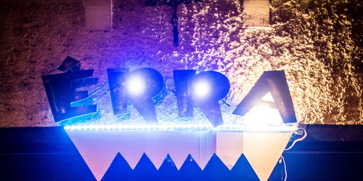 Po stopách obrů - jeden nebo dva 320g Club sendviče s domácími hranolky