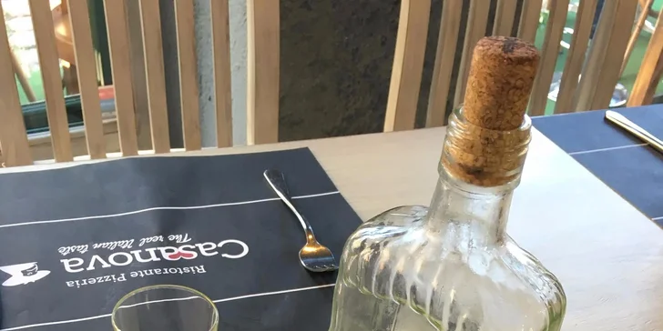 Mořská hostina s vínem a citronovým likérem pro dva v restauraci Casanova