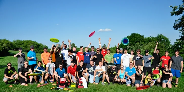 Hodina discgolfu pod vedením trenéra – na výběr máte 12 hřišť po celé ČR