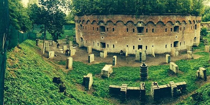 Paintball v neředínské pevnosti: 3hodinová hra s přáteli i kolegy