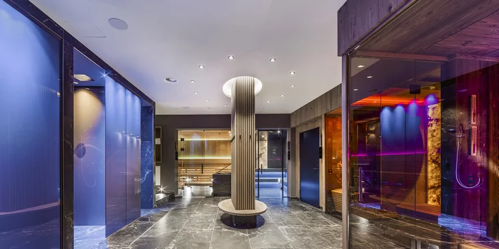 Ve Fliana Sun wellness o rozloze okolo 700 m² vás čeká finská sauna, bio sauna, solná jeskyně, parní lázeň i relaxační zóny. 