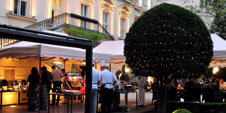 Zahradní grilování v restauraci Le Grill – neomezená konzumace pro dva