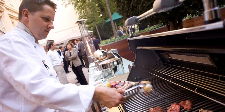 Zahradní grilování v restauraci Le Grill – neomezená konzumace pro dva