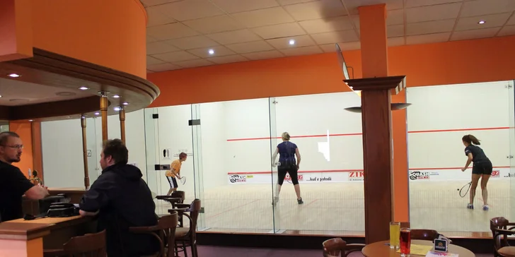 Léto na kurtu: Měsíční permanentka pro dva na squash nebo ricochet