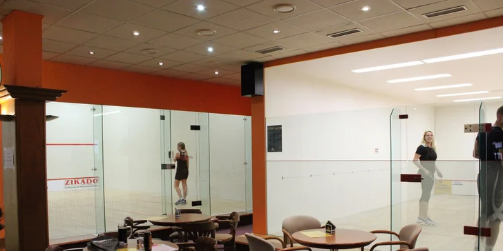 Léto na kurtu: Měsíční permanentka pro dva na squash nebo ricochet