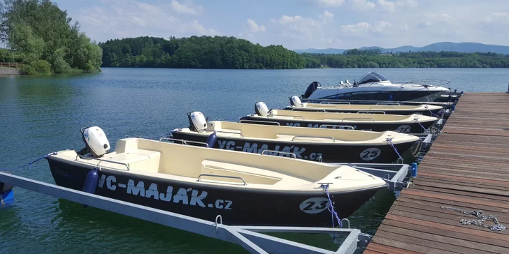 Parádní projížďka po Žermanické přehradě ve vámi řízené motorové lodi
