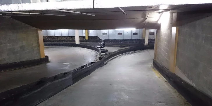 Na pár minut závodníkem: 2 jízdy v motokáře a nápoj na posilněnou