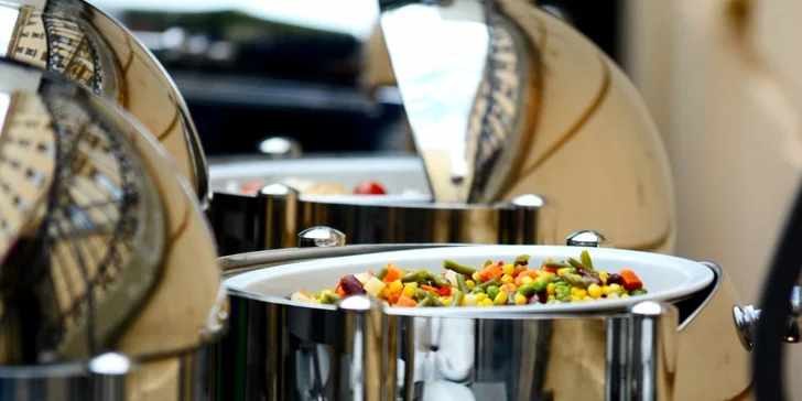 Zahradní grilování v restauraci Le Grill – neomezená konzumace pro dva