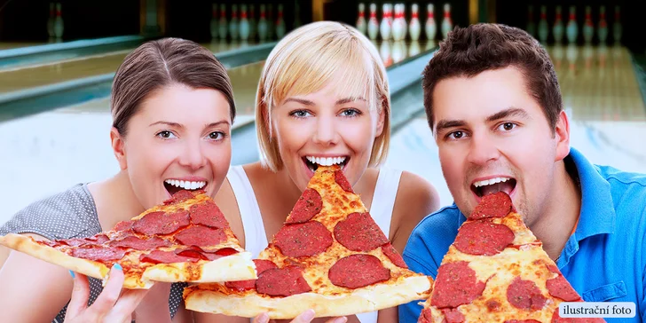 Obrovská pizza o průměru 50 cm a hodina bowlingu až pro 4 hráče