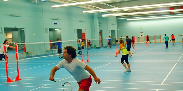 Zahrajte si badminton: Jednorázový vstup i přenosná letní permanentka