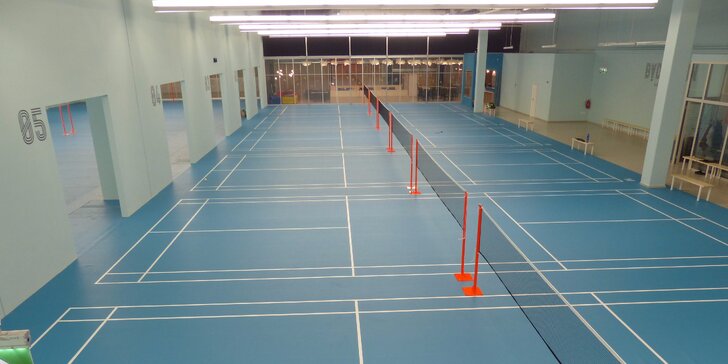 Zahrajte si badminton: Jednorázový vstup i přenosná letní permanentka