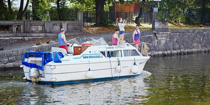 Unikátní výletní plavba po Vltavě z Úholiček nebo Holešovic: palubní lístek pro 1 až 6 osob