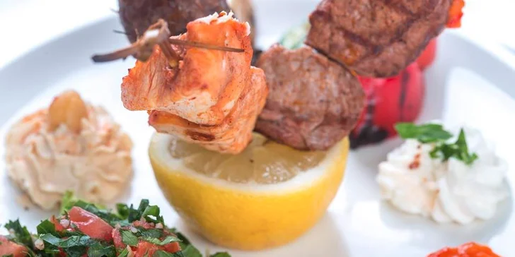 Mix grill a libanonské speciality pro dva v restauraci Noor