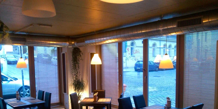 Jeden nebo dva 500g steaky z krkovice, příloha + 20% sleva na tvrdý alkohol