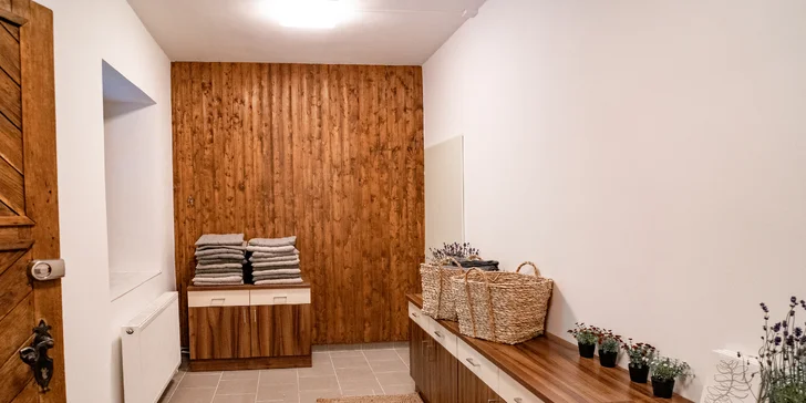 U Šumavských pramenů je potrebné sa prezuť, nezabudnite preto papuče alebo iné prezuvky.