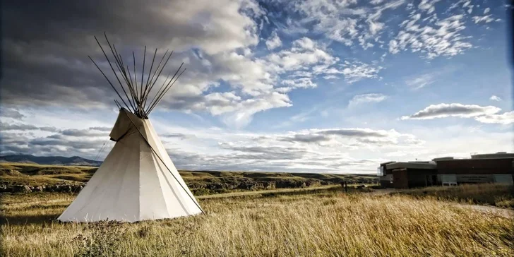 Hlavné lákadlo je jasné – nocľah v teepee pre 2 alebo 4 osoby.