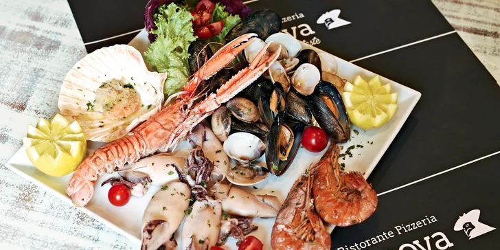 Mořská hostina s vínem a citronovým likérem pro dva v restauraci Casanova