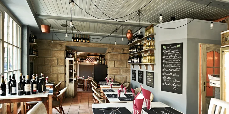 Pravá italská pizza nebo salát v restauraci Casanova u Karlova mostu