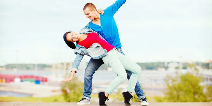 3 taneční lekce v altánu na Grébovce – salsa, bachata a zouk
