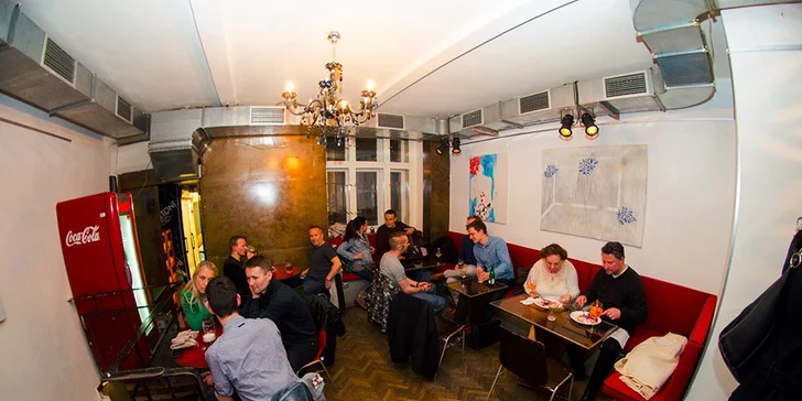 Po stopách obrů - jeden nebo dva 320g Club sendviče s domácími hranolky