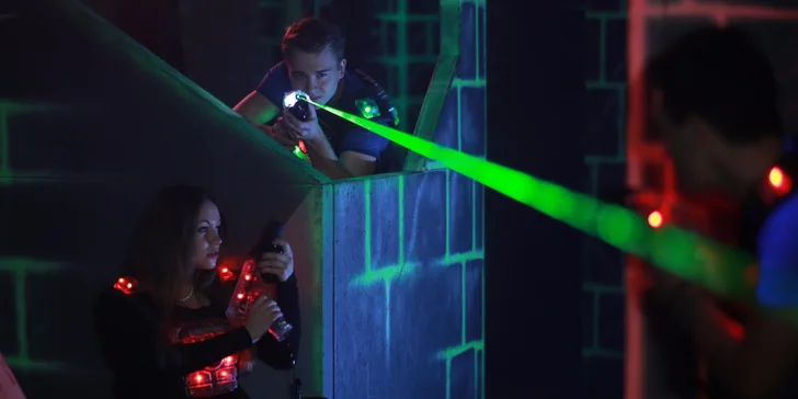 Napínavá laser game až pro 10 hráčů: Unikátní herní módy i hlášky během hry