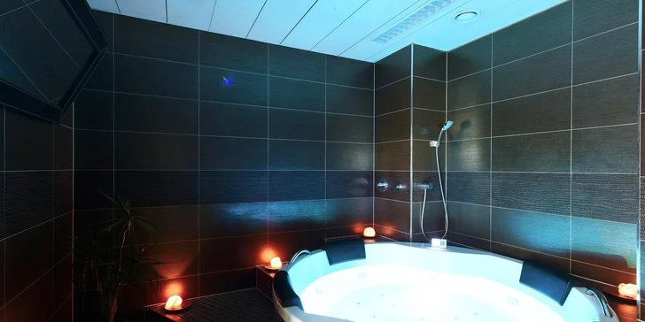 Romantika a příjemný relax pro dva v bublinkách Amorovy vířivky