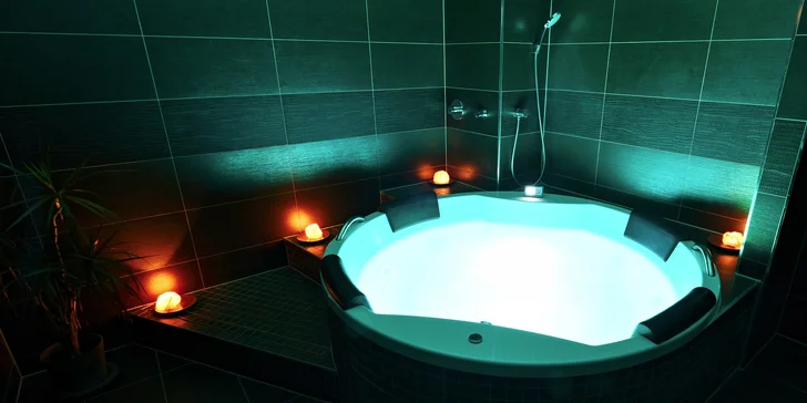 Romantika a příjemný relax pro dva v bublinkách Amorovy vířivky