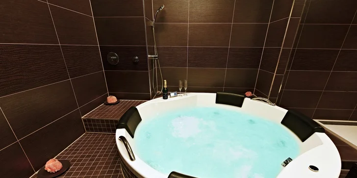 90 minut relaxace a romantiky v bublinkách Amorovy vířivky pro dva