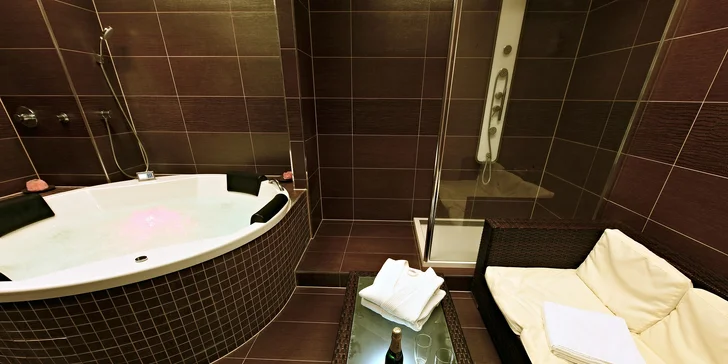90 minut relaxace a romantiky v bublinkách Amorovy vířivky pro dva
