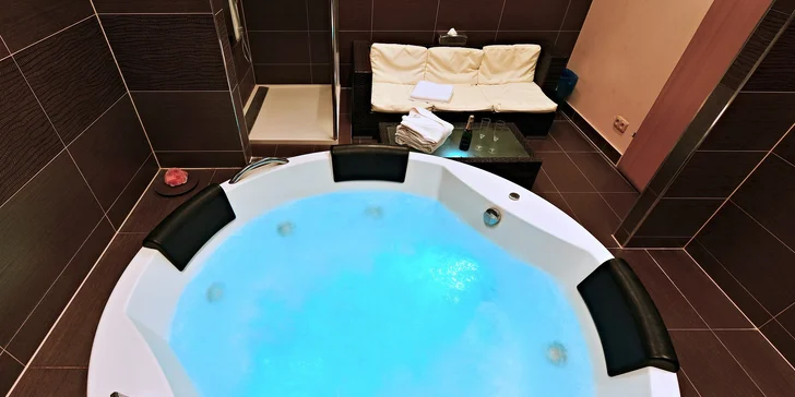 90 minut relaxace a romantiky v bublinkách Amorovy vířivky pro dva