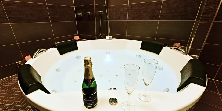 Romantika a příjemný relax pro dva v bublinkách Amorovy vířivky