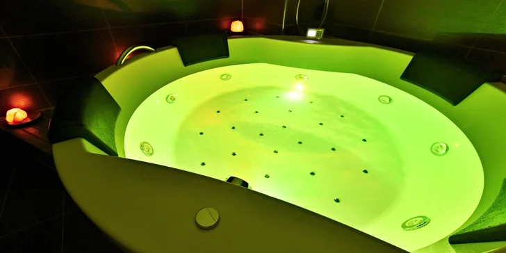 Romantika a příjemný relax pro dva v bublinkách Amorovy vířivky
