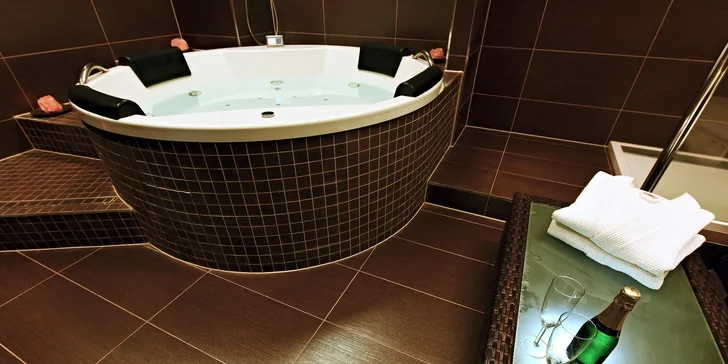 Romantika a příjemný relax pro dva v bublinkách Amorovy vířivky