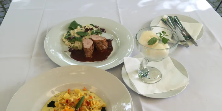 Letní degustační menu pro dva podávané v provensálské restauraci el Cid