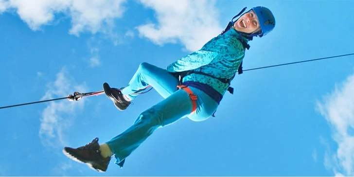 Fantastický let na dlouhé lanovce: 2 adrenalinové sjezdy pro malé i velké