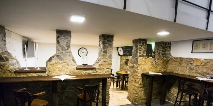 Skvělá pochoutka k pivu: 500 g tataráku z roštěnce a topinek, kolik sníte