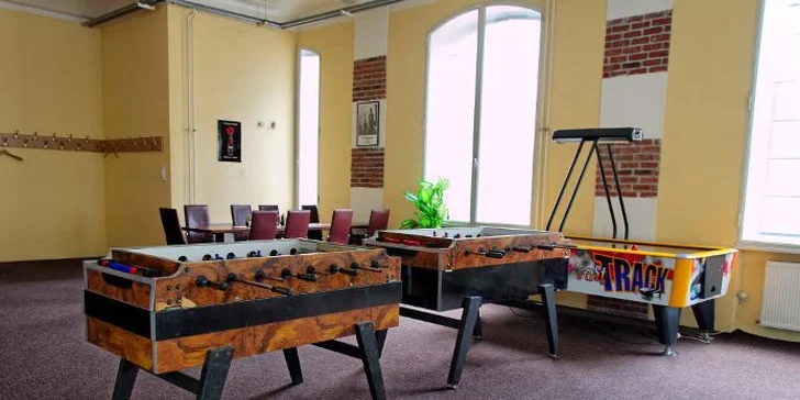 Hodina bowlingu + kulečník či ping-pong až pro 10 osob