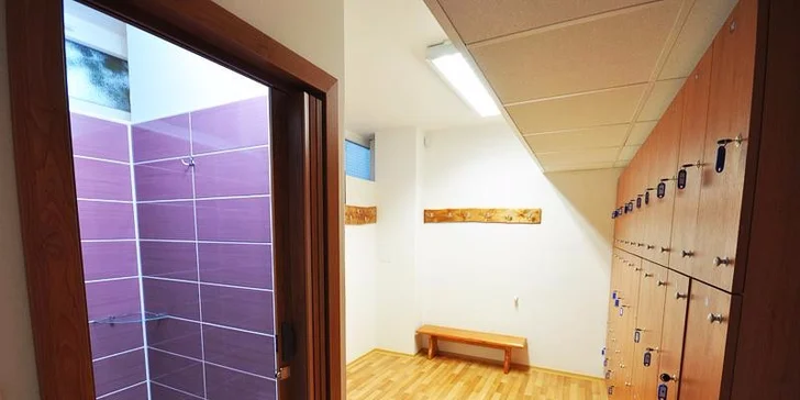Neomezená měsíční permanentka do dámského fitka Contours