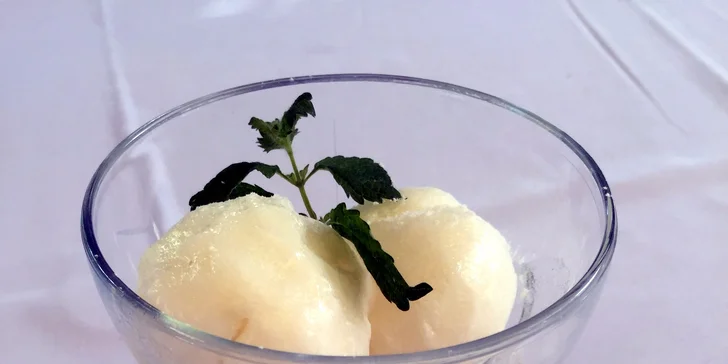 Letní degustační menu pro dva podávané v provensálské restauraci el Cid