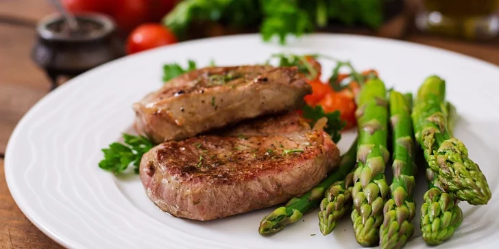Chřestové hody pro 1 nebo 2: Lahodný krém a lákavý telecí steak